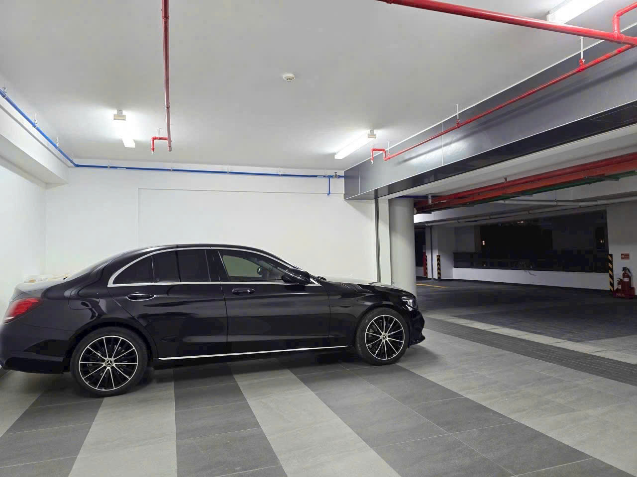 Garage ri&ecirc;ng Skyvilla căn hộ 160m2 khu Diamond Alnata Plus full nội thất
